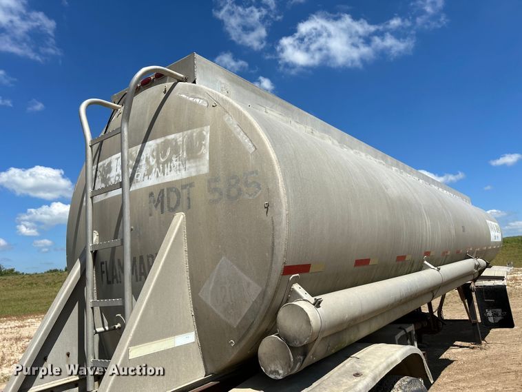 image for item NM9834 1969 Trailmobile F11S4CAH tank trailer