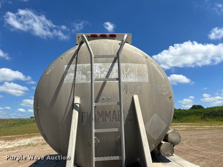 image for item NM9834 1969 Trailmobile F11S4CAH tank trailer