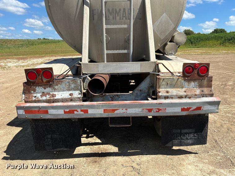 image for item NM9834 1969 Trailmobile F11S4CAH tank trailer