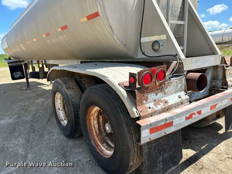 image for item NM9834 1969 Trailmobile F11S4CAH tank trailer