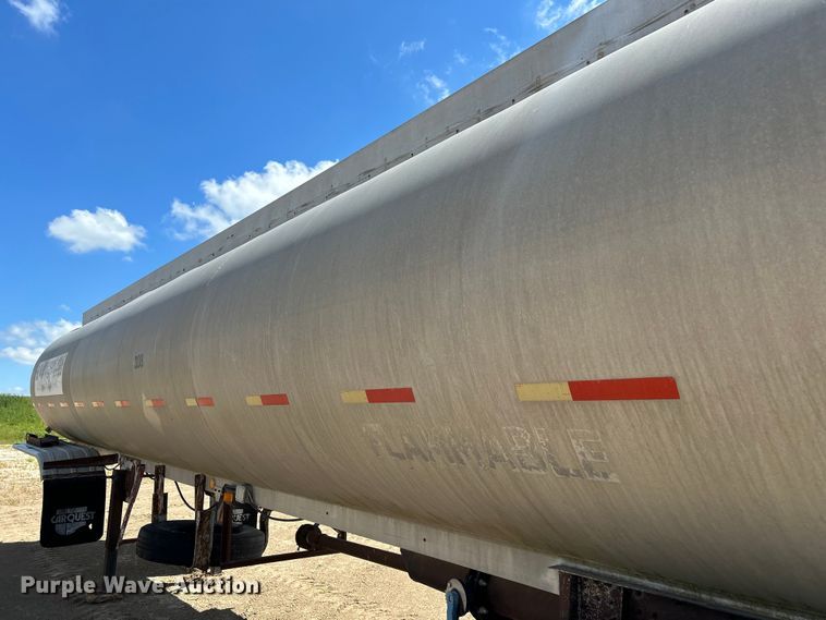 image for item NM9834 1969 Trailmobile F11S4CAH tank trailer