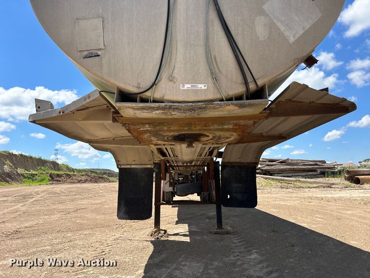 image for item NM9834 1969 Trailmobile F11S4CAH tank trailer
