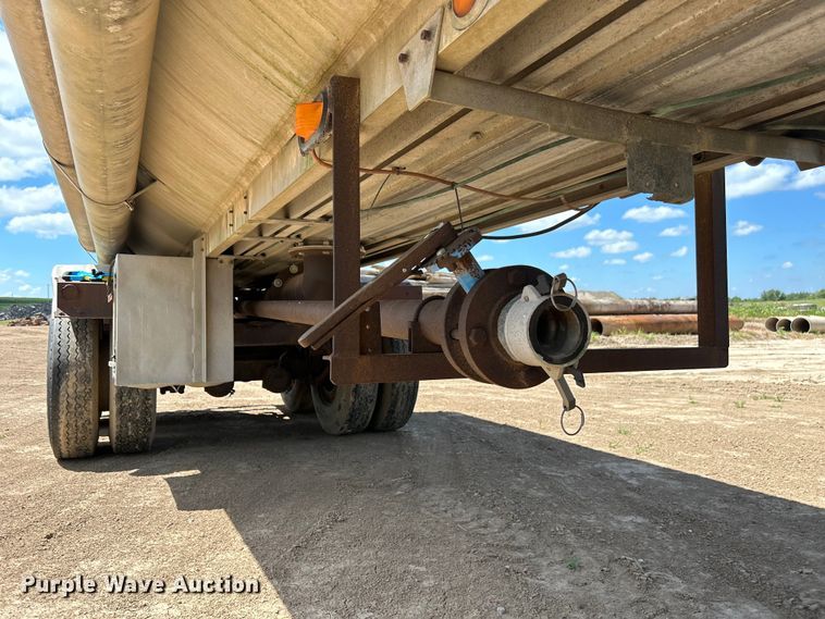 image for item NM9834 1969 Trailmobile F11S4CAH tank trailer