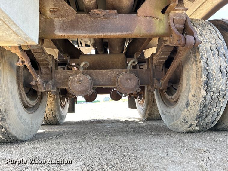 image for item NM9834 1969 Trailmobile F11S4CAH tank trailer