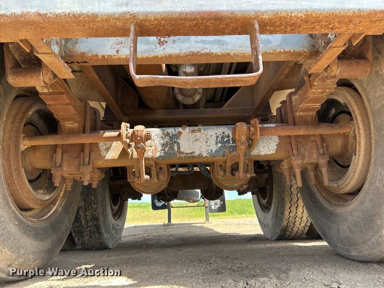 image for item NM9834 1969 Trailmobile F11S4CAH tank trailer