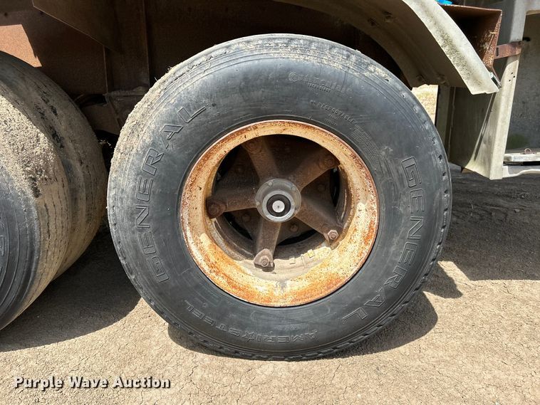 image for item NM9834 1969 Trailmobile F11S4CAH tank trailer