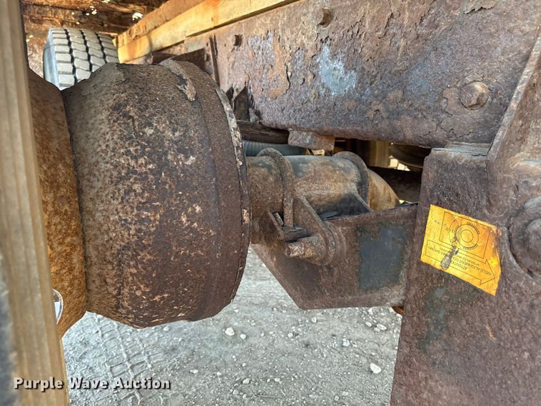 image for item OE9570 1988 International 1954 Crew Cab flatbed truck