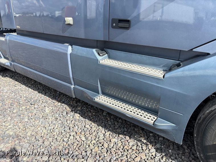image for item YA1435 2020 Volvo VNL semi truck