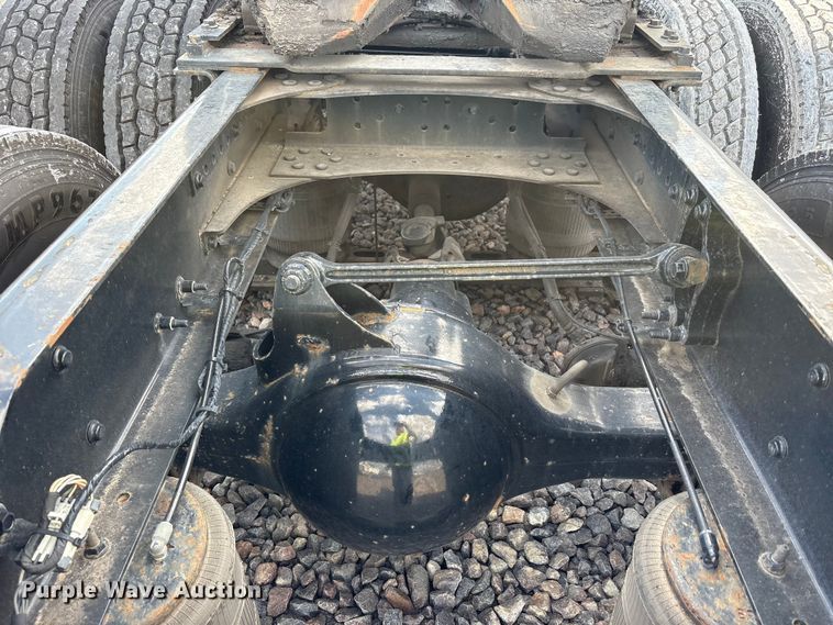 image for item YA1435 2020 Volvo VNL semi truck