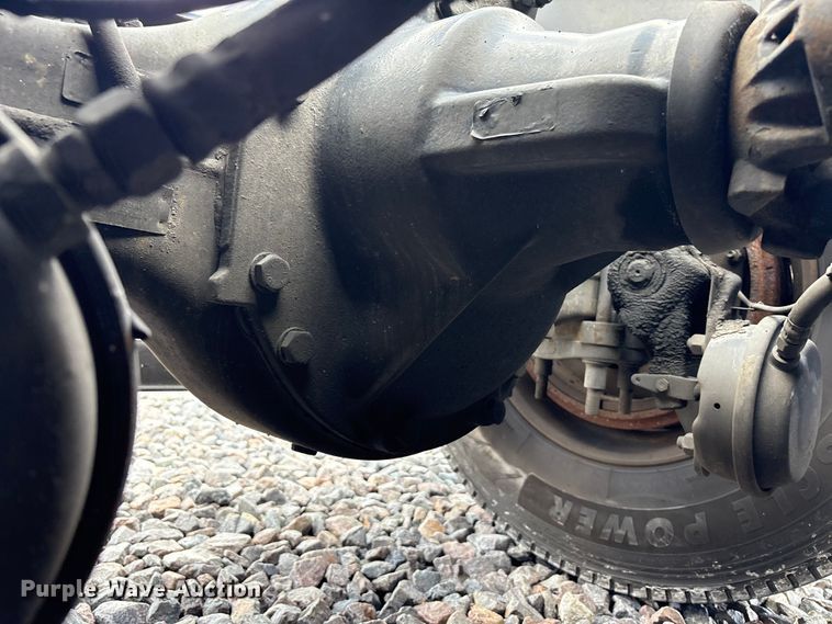 image for item YA1435 2020 Volvo VNL semi truck
