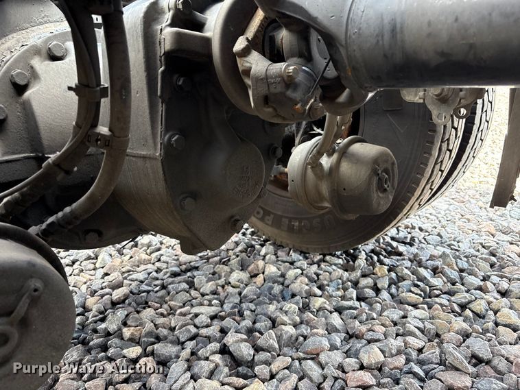 image for item YA1435 2020 Volvo VNL semi truck