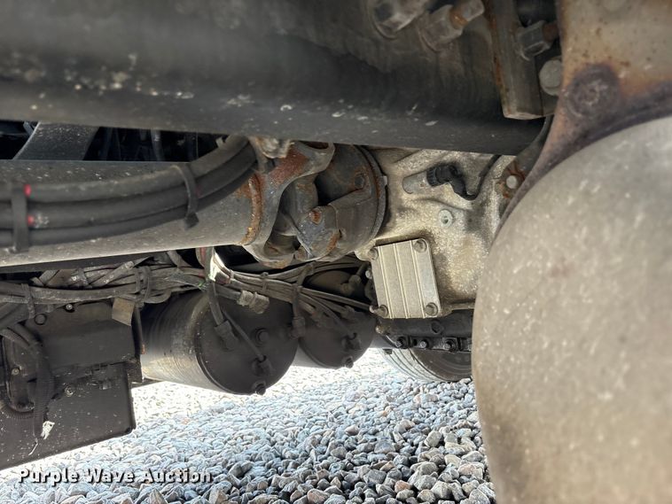 image for item YA1435 2020 Volvo VNL semi truck