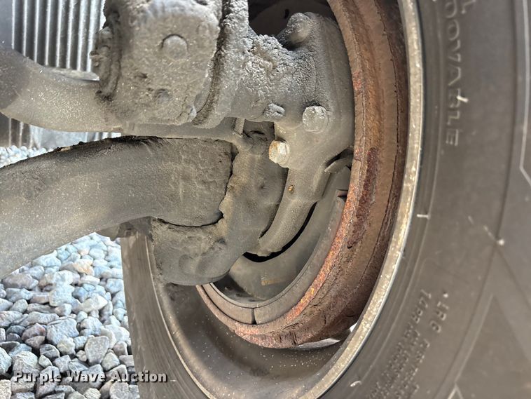 image for item YA1435 2020 Volvo VNL semi truck