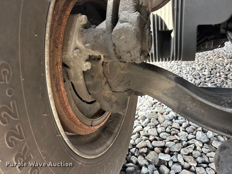 image for item YA1435 2020 Volvo VNL semi truck