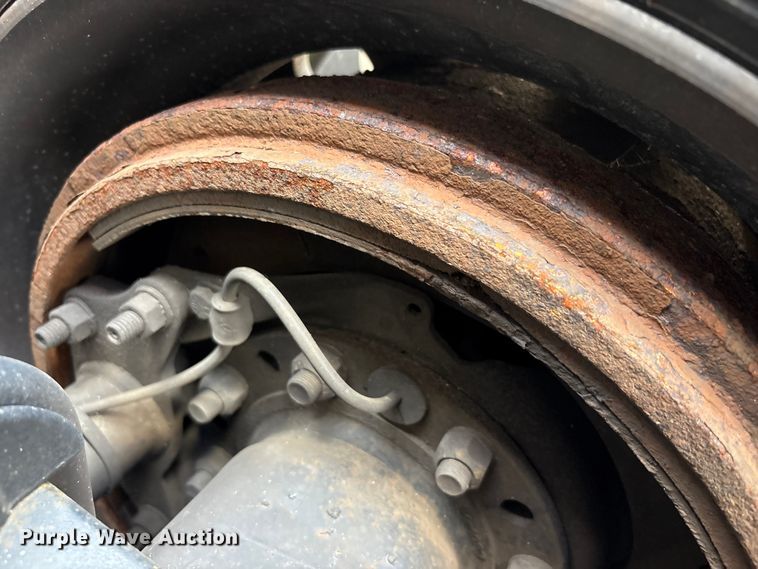 image for item YA1435 2020 Volvo VNL semi truck