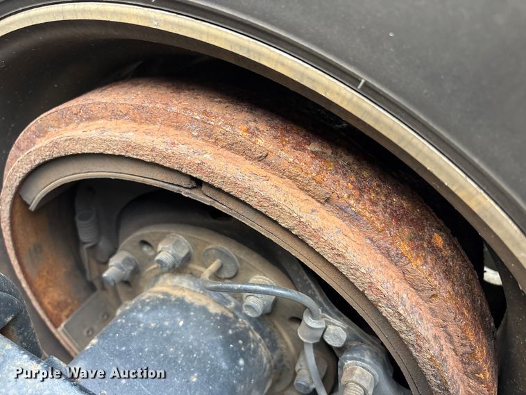 image for item YA1435 2020 Volvo VNL semi truck