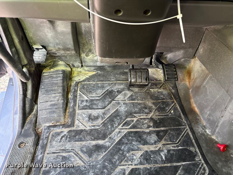 image for item YA1435 2020 Volvo VNL semi truck