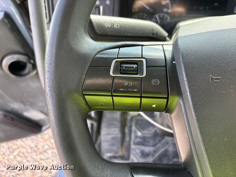 image for item YA1435 2020 Volvo VNL semi truck