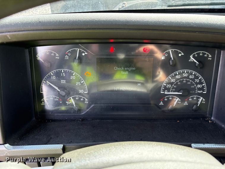 image for item YA1435 2020 Volvo VNL semi truck