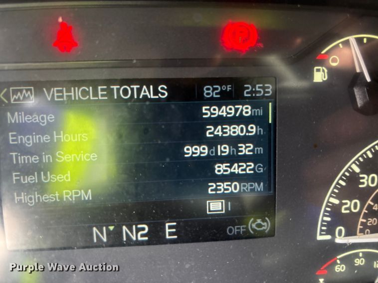 image for item YA1435 2020 Volvo VNL semi truck