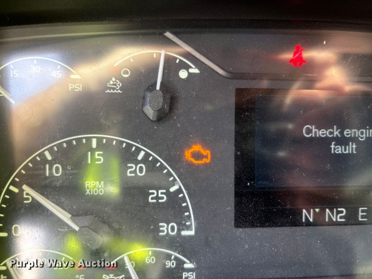 image for item YA1435 2020 Volvo VNL semi truck