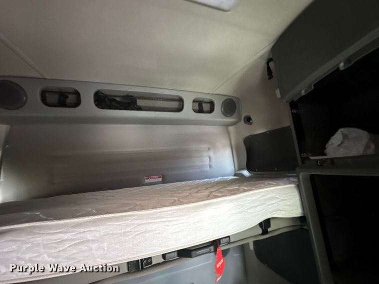 image for item YA1435 2020 Volvo VNL semi truck