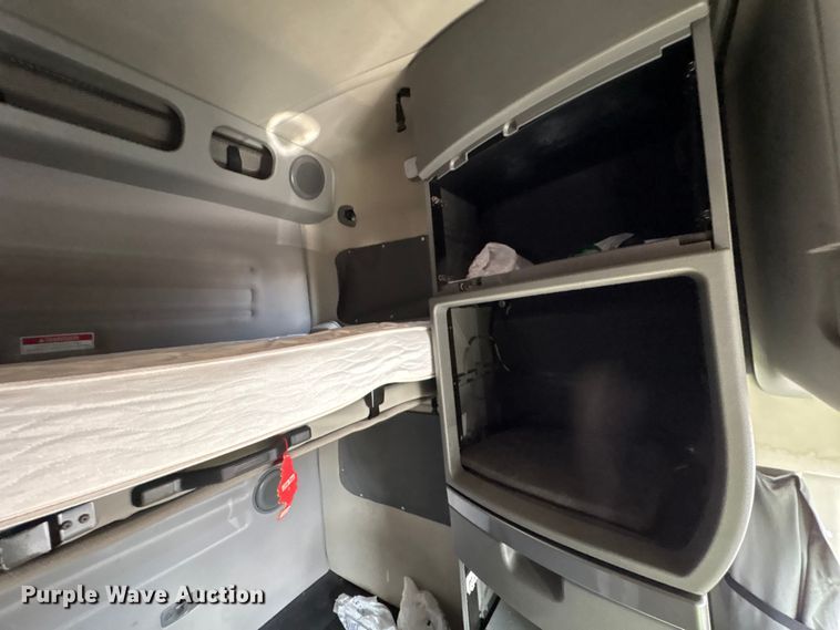 image for item YA1435 2020 Volvo VNL semi truck