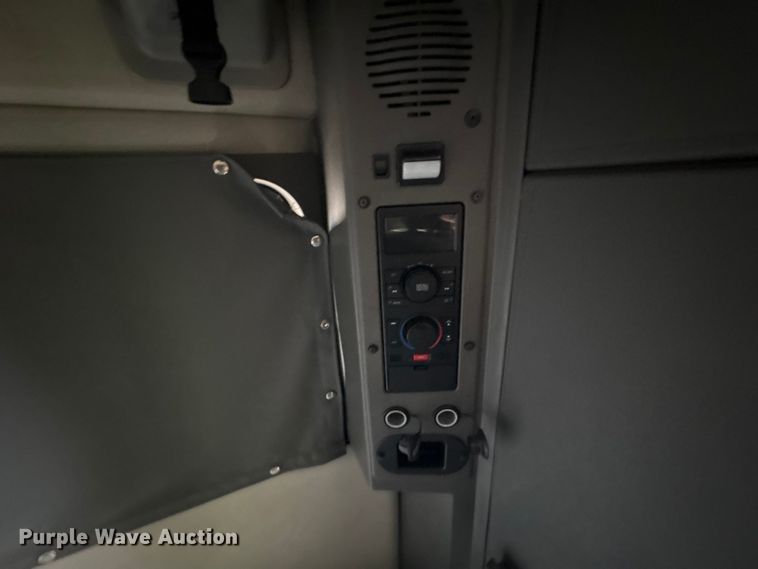 image for item YA1435 2020 Volvo VNL semi truck