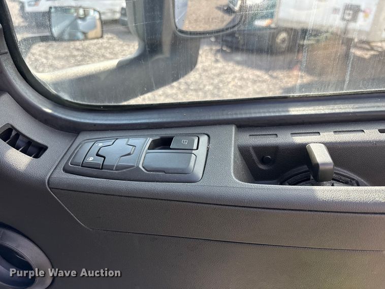 image for item YA1435 2020 Volvo VNL semi truck