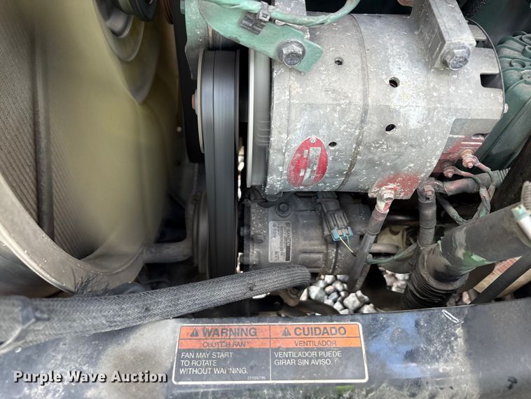 image for item YA1435 2020 Volvo VNL semi truck