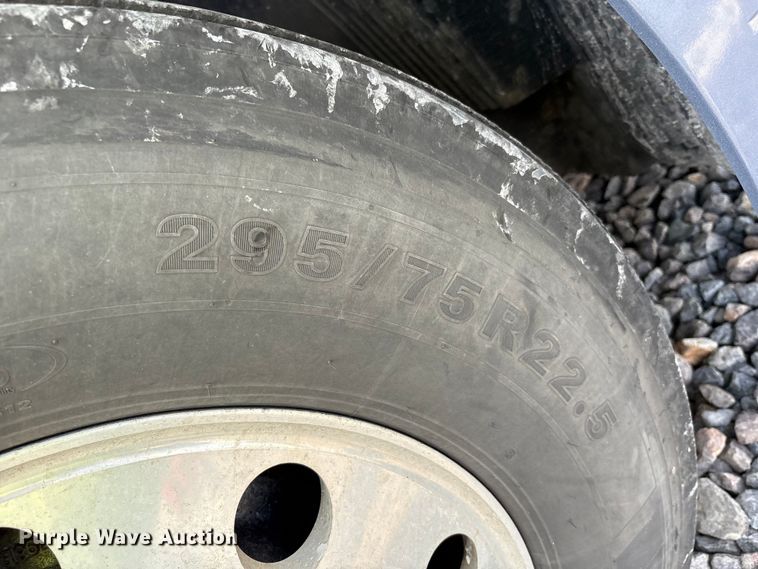 image for item YA1435 2020 Volvo VNL semi truck