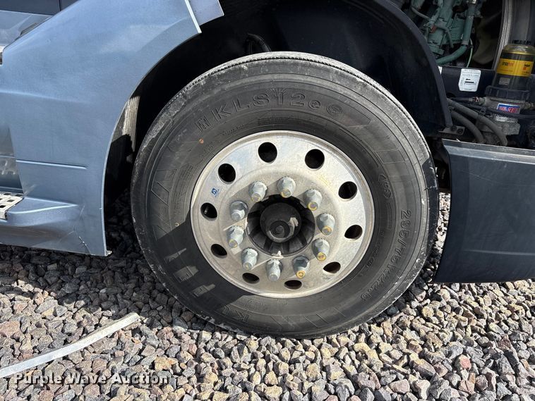 image for item YA1435 2020 Volvo VNL semi truck