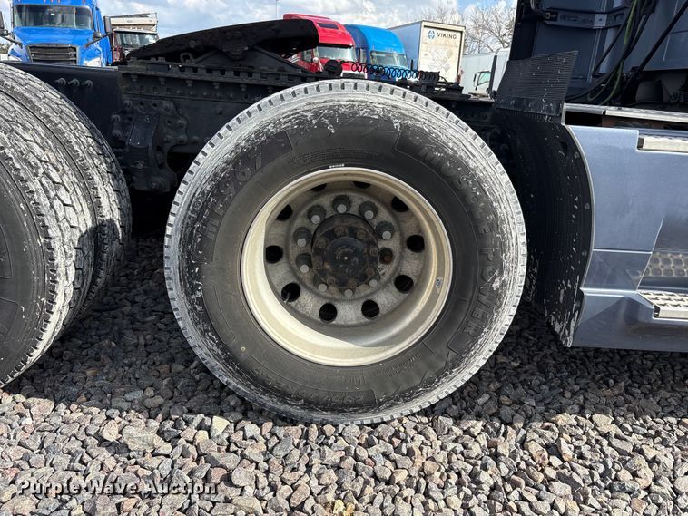 image for item YA1435 2020 Volvo VNL semi truck