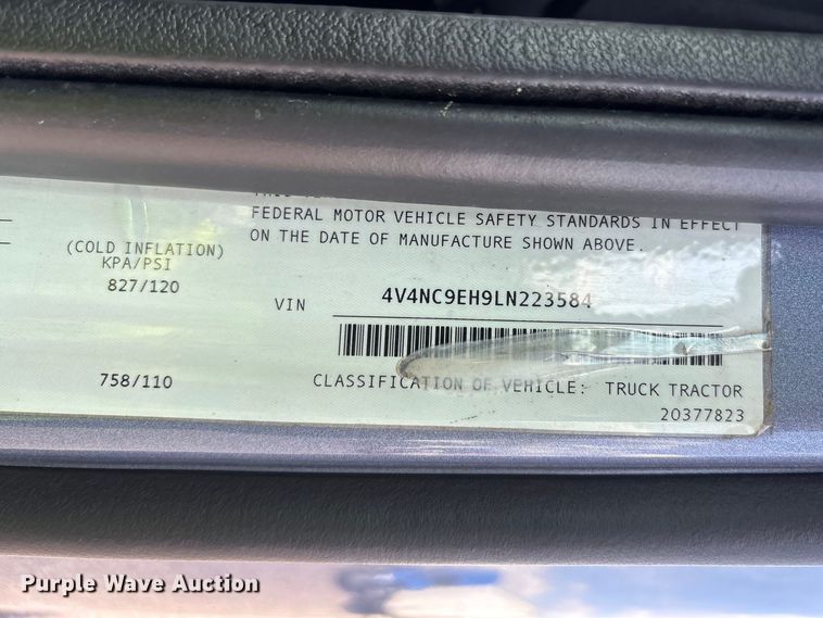 image for item YA1435 2020 Volvo VNL semi truck