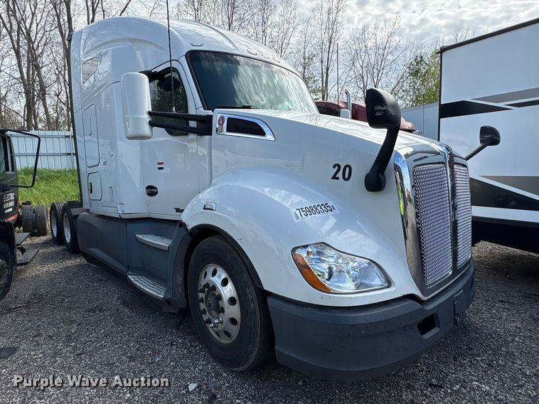image for item YA2207 2020 Kenworth T680 semi truck