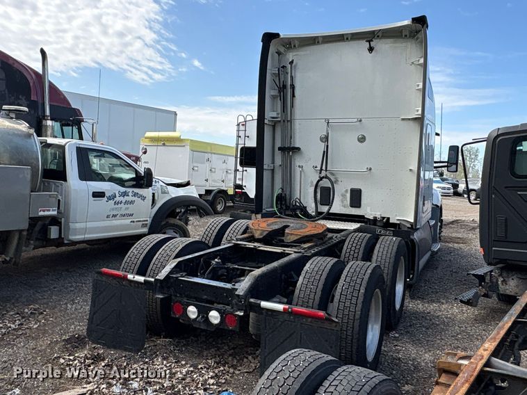 image for item YA2207 2020 Kenworth T680 semi truck