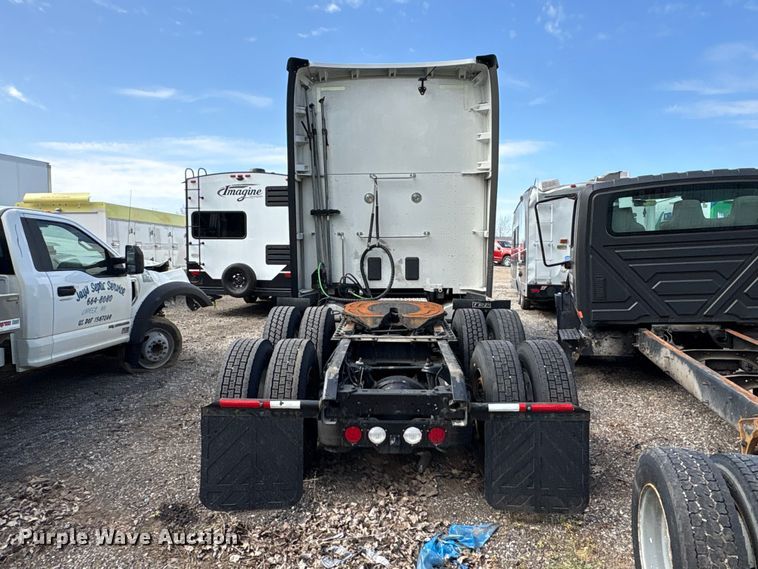 image for item YA2207 2020 Kenworth T680 semi truck