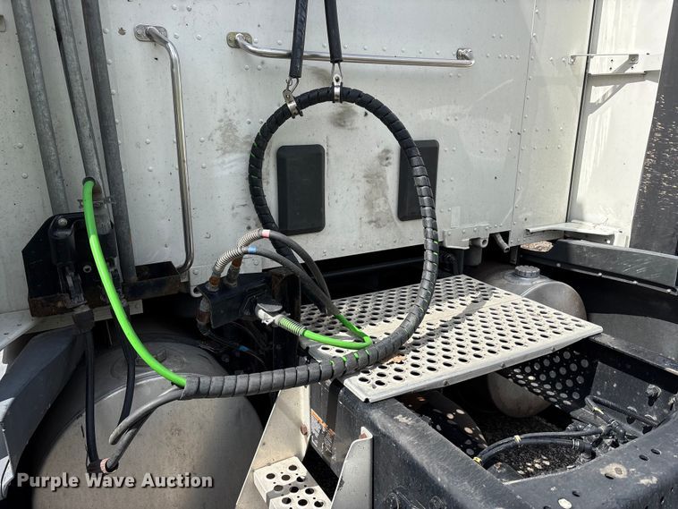 image for item YA2207 2020 Kenworth T680 semi truck