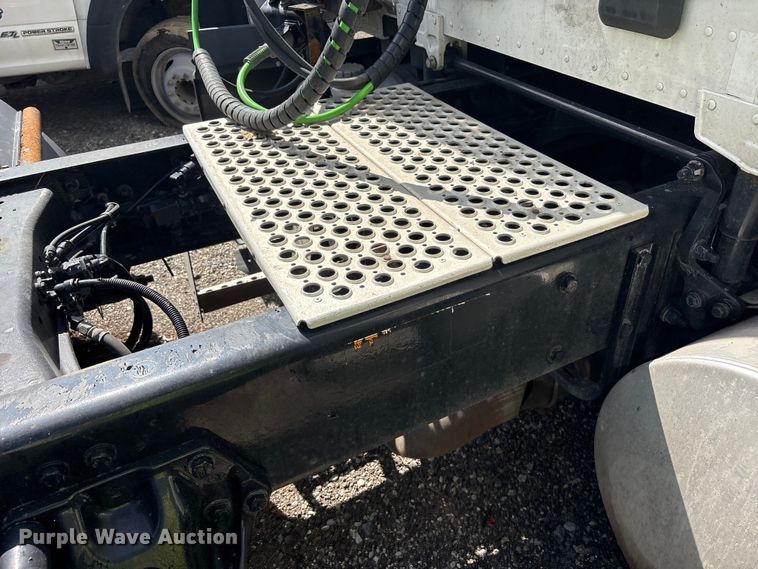 image for item YA2207 2020 Kenworth T680 semi truck