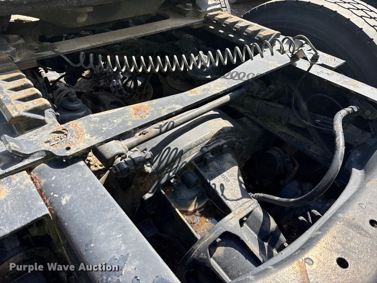 image for item YA2207 2020 Kenworth T680 semi truck