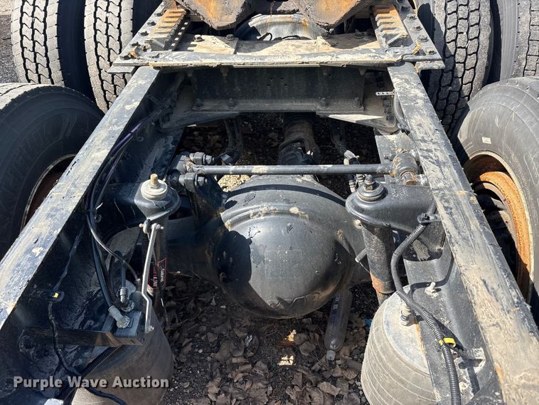 image for item YA2207 2020 Kenworth T680 semi truck
