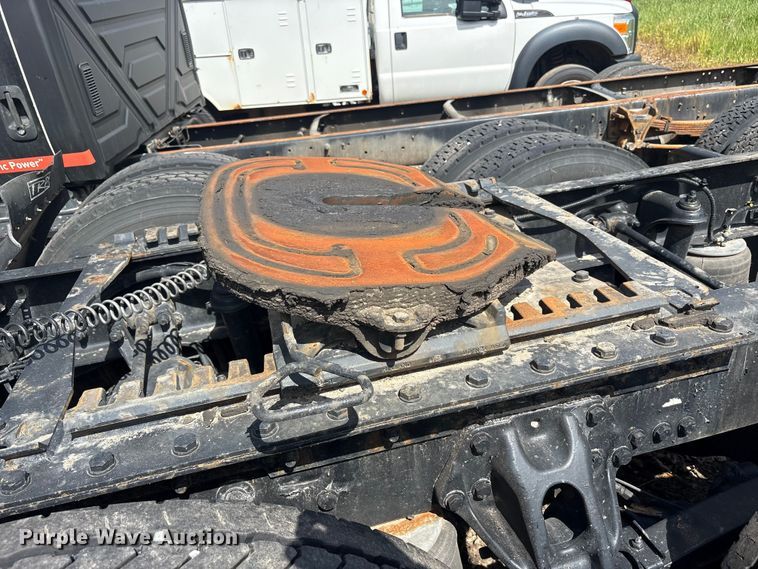 image for item YA2207 2020 Kenworth T680 semi truck