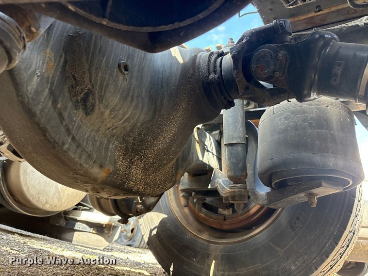 image for item YA2207 2020 Kenworth T680 semi truck