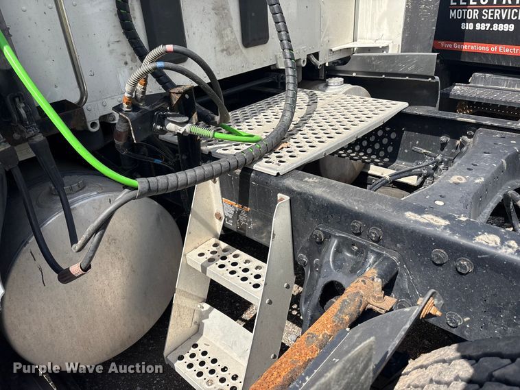image for item YA2207 2020 Kenworth T680 semi truck