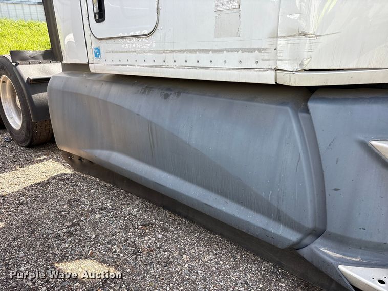 image for item YA2207 2020 Kenworth T680 semi truck