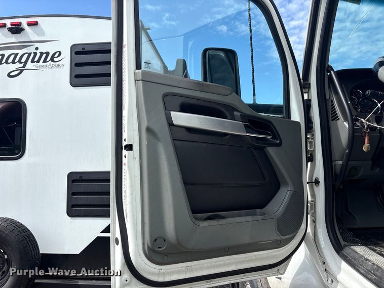 image for item YA2207 2020 Kenworth T680 semi truck