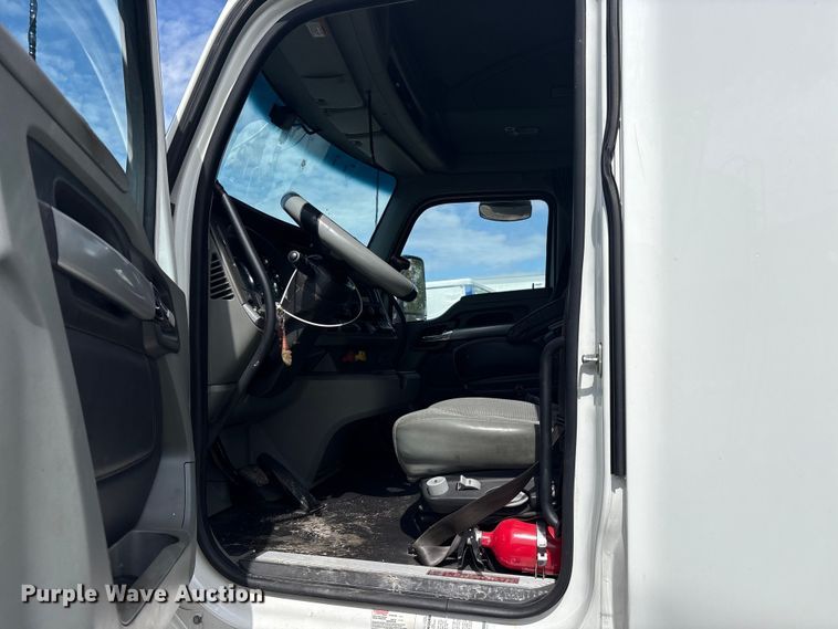 image for item YA2207 2020 Kenworth T680 semi truck