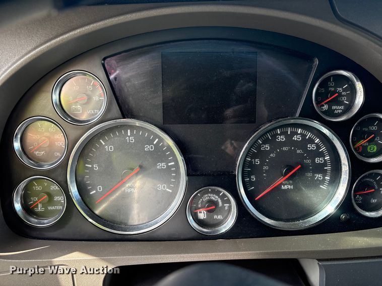 image for item YA2207 2020 Kenworth T680 semi truck
