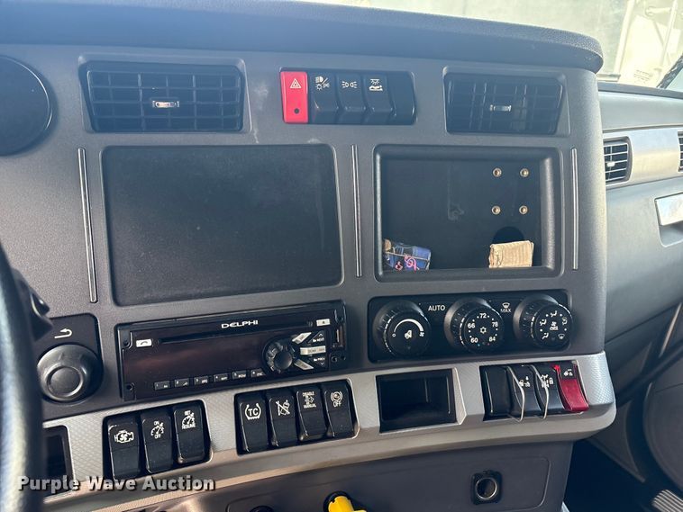 image for item YA2207 2020 Kenworth T680 semi truck