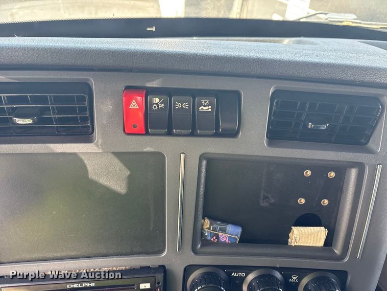 image for item YA2207 2020 Kenworth T680 semi truck